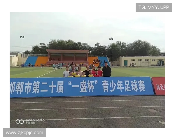 以单目失明为起点坚持训练仍能踢好足球的运动之路拼搏成长梦想竞技场